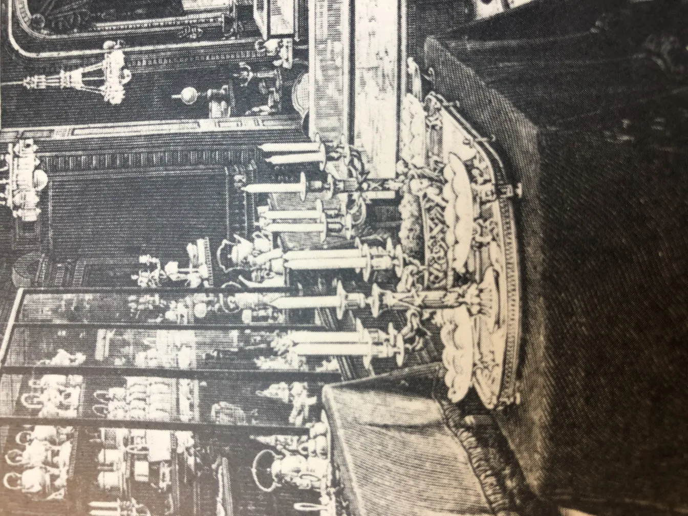 古董中心装饰品 Christofle，配蜡烛台和装饰品