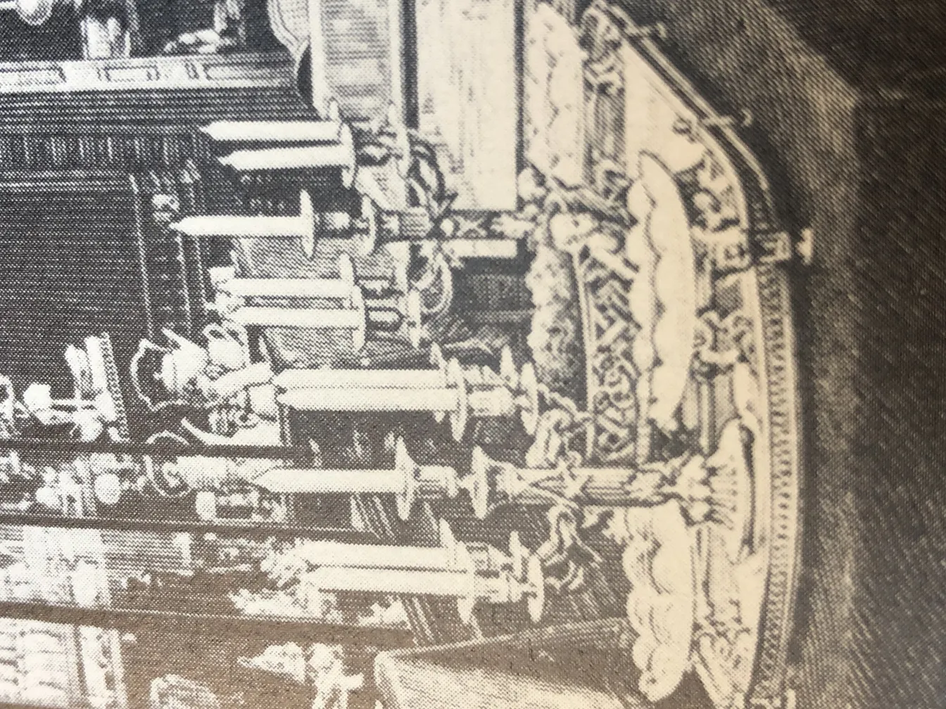 centrotavola antico Christofle con dettagli eleganti