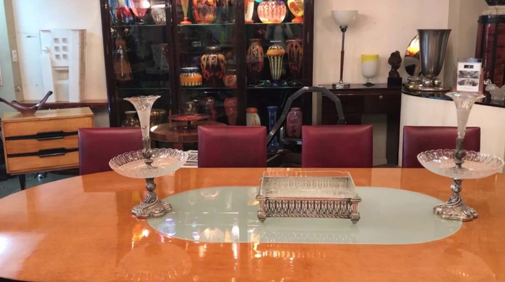 centrotavola antico Christofle su tavolo decorativo con vasi