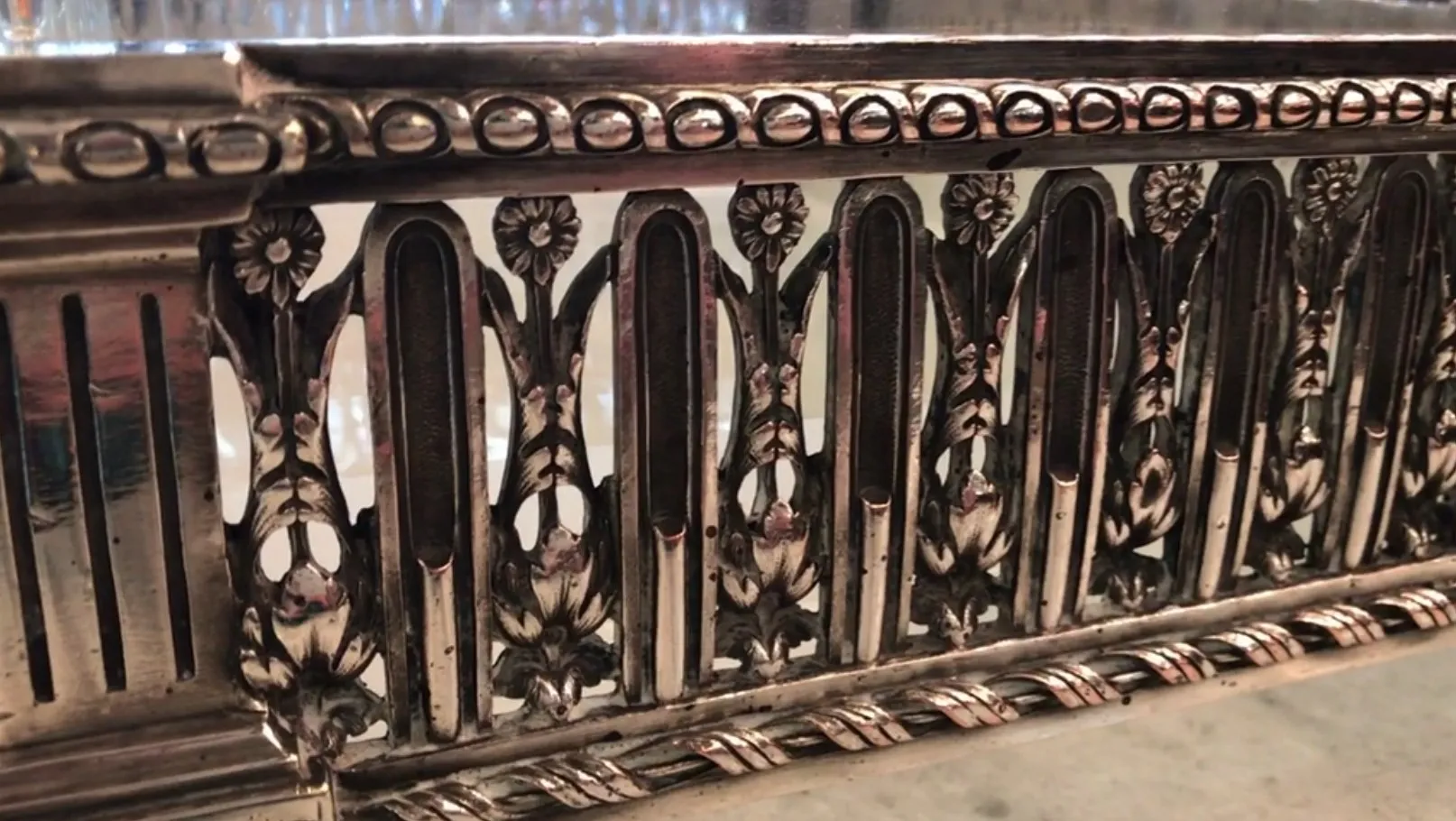 पुरानी टेबल सजावट Christofle डिजाइन आकर्षक और सुरुचिपूर्ण