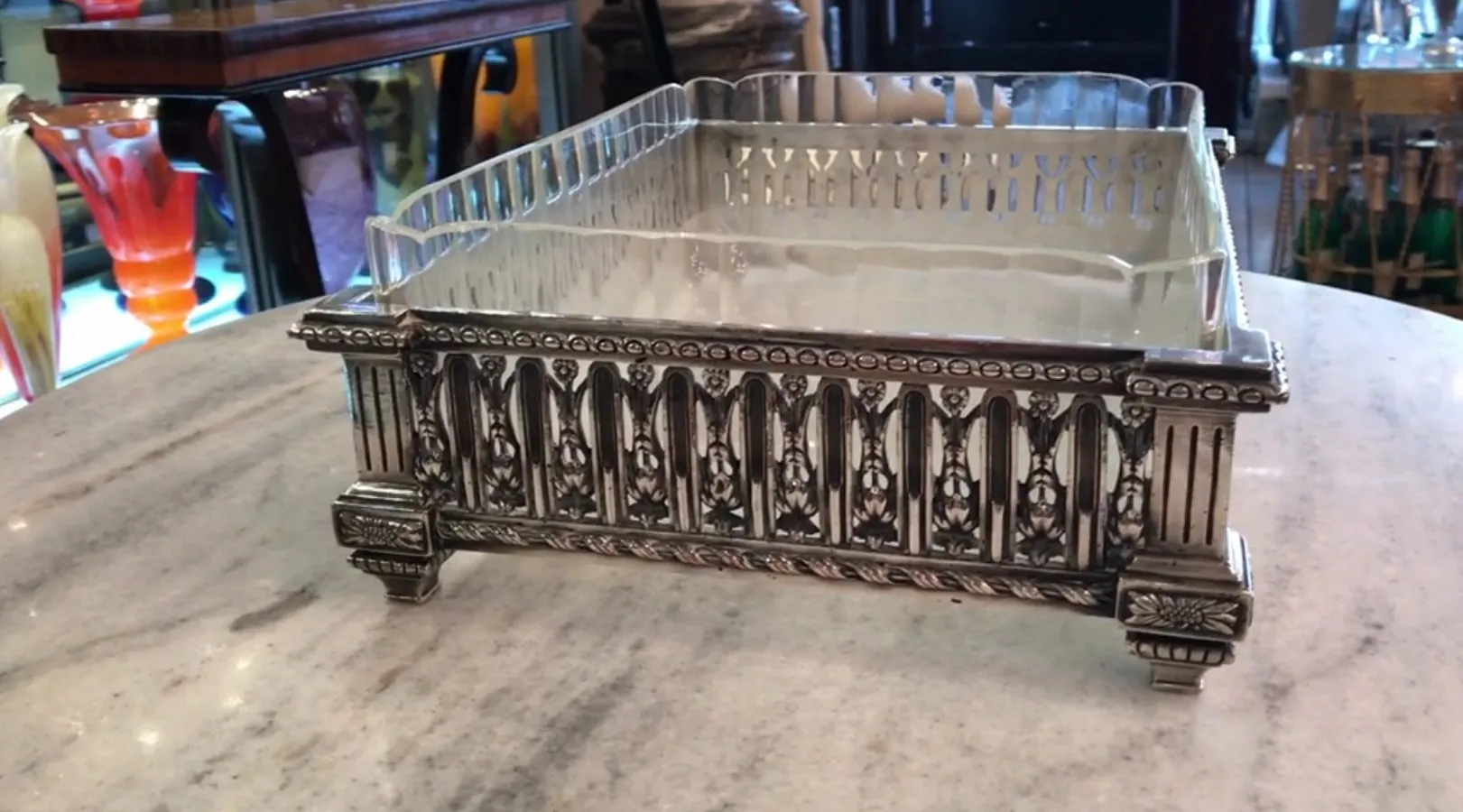 centrotavola antico Christofle con dettagli decorativi, ideale per eventi