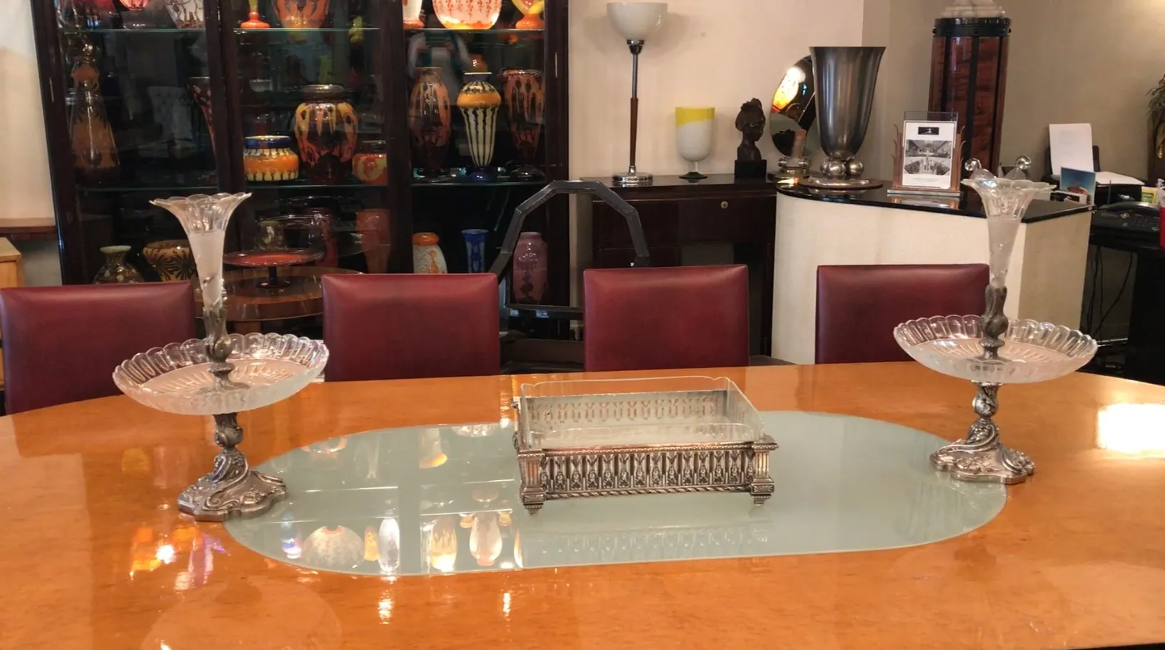 centrotavola antico Christofle abbellendo un tavolo elegante, tre pezzi in totale