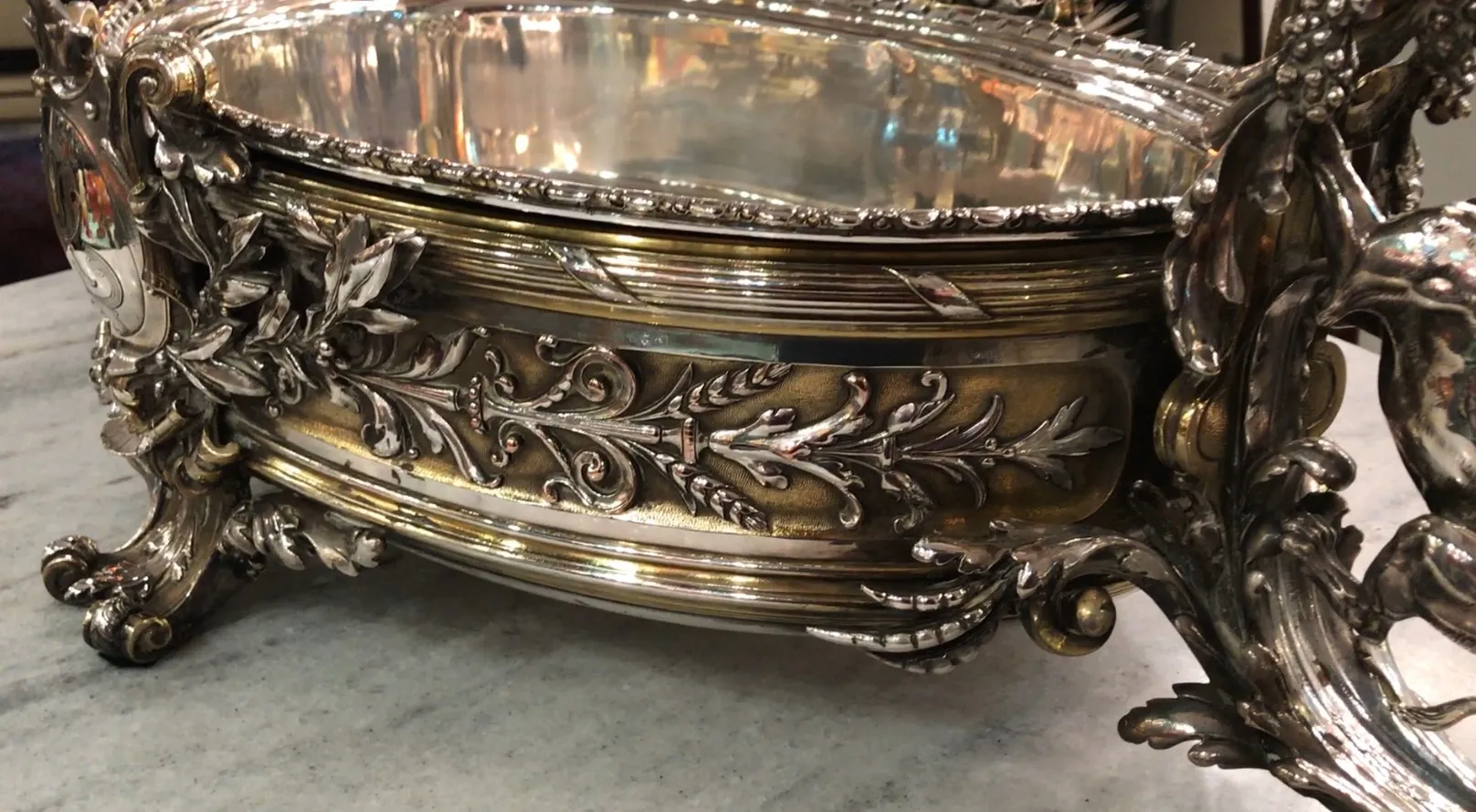 декоративный антикварный центр стола Christofle с деталями