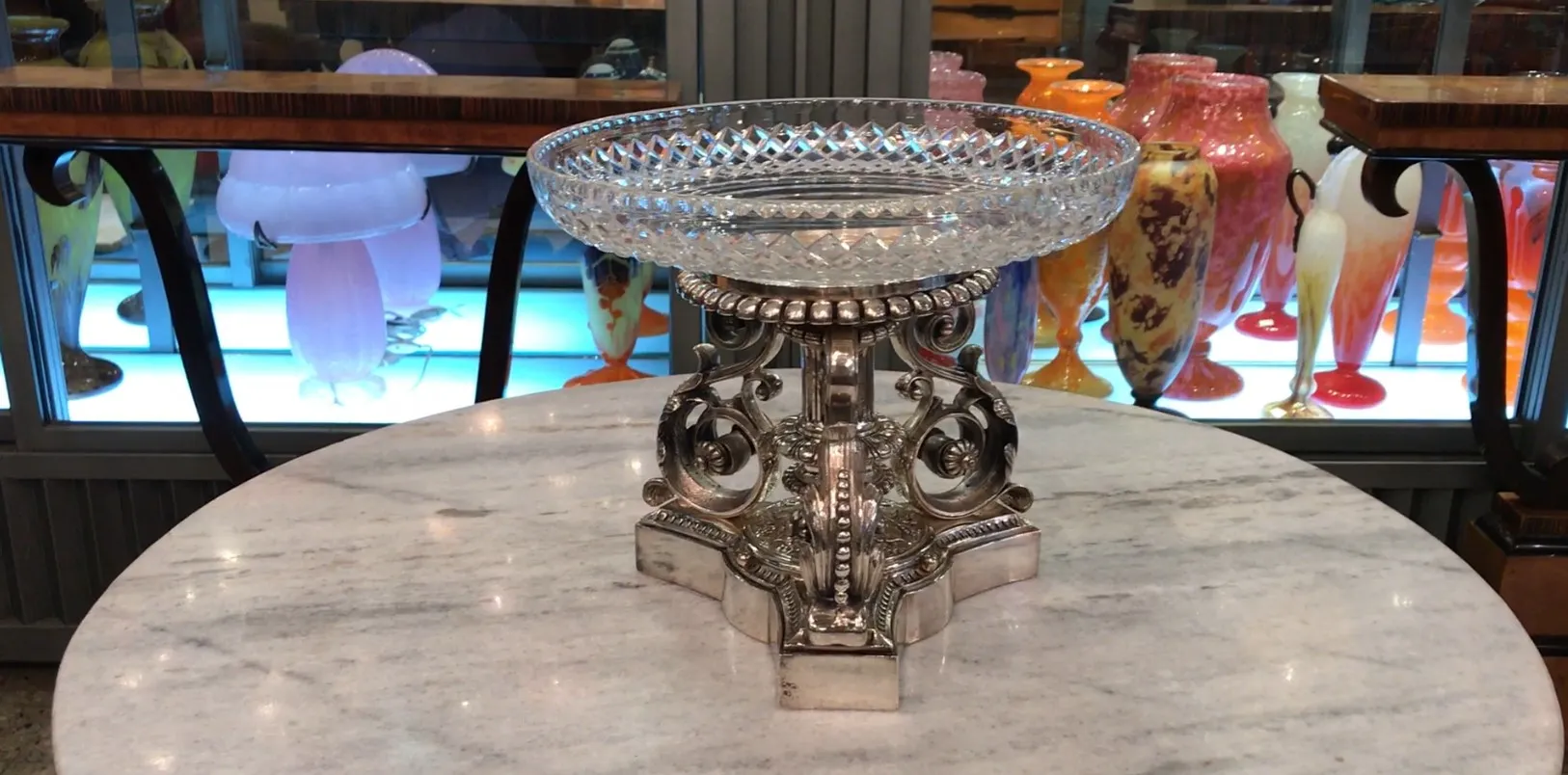 centro de mesa antigo Christofle com design decorativo elegante, perfeito para mesas