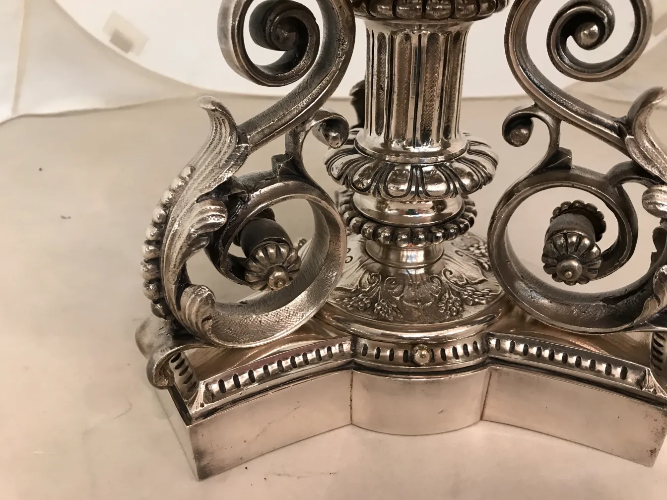 アンティークセンターピースChristofle、洗練されたデザインと装飾的な詳細