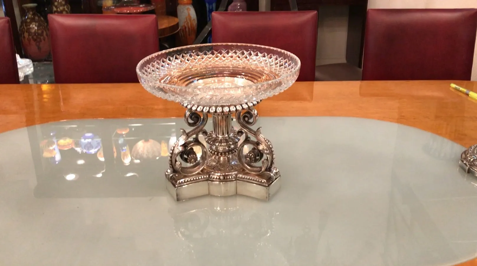 centrotavola antico Christofle con base decorativa e vetro