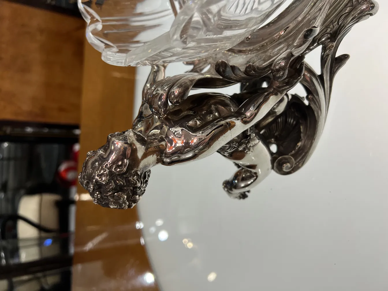 антикварный центр стола Christofle с элегантным декоративным дизайном и сложной отделкой, идеальный для украшения стола