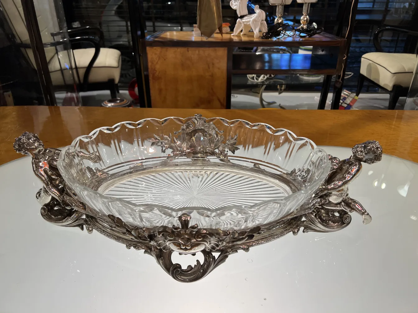 centro de mesa antigo Christofle com design elegante e detalhes decorativos