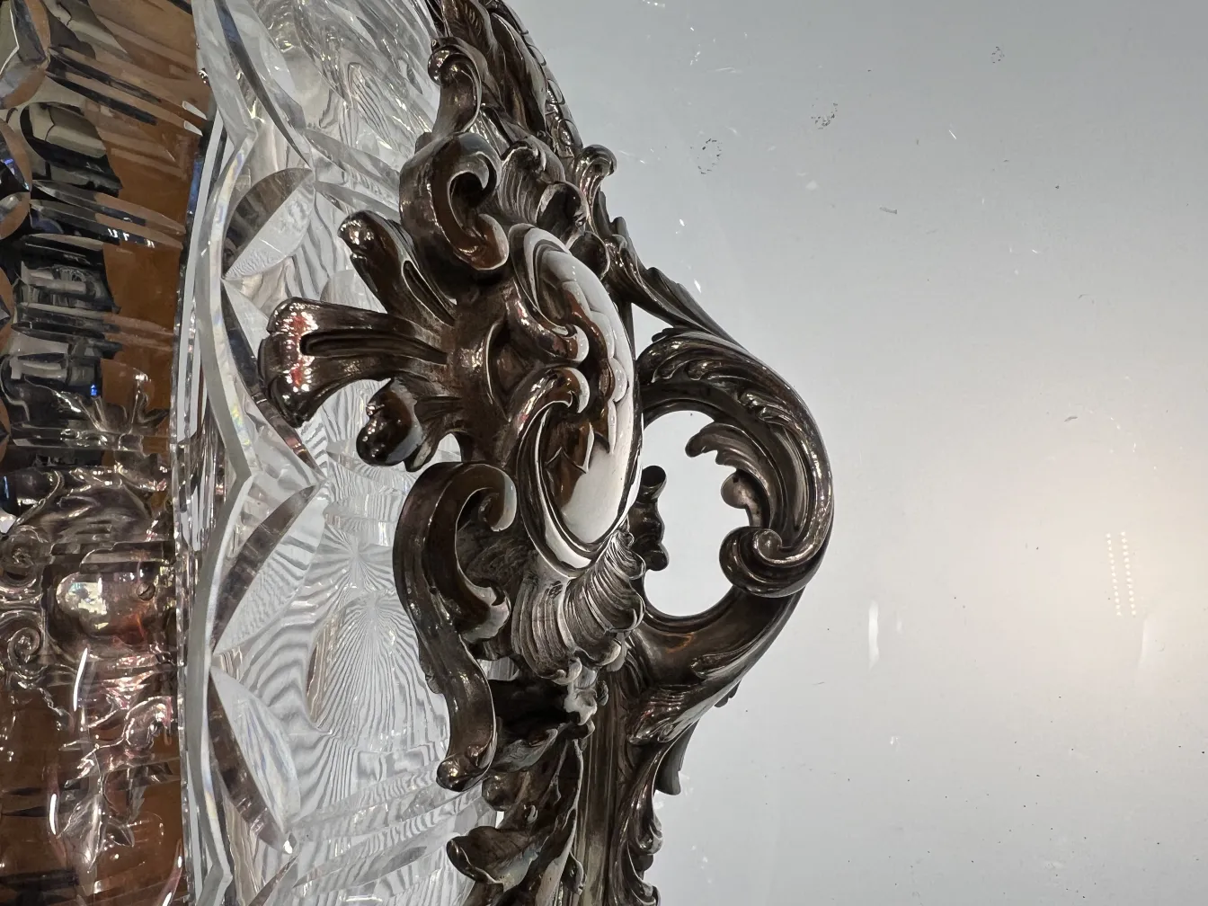 Antique centerpiece Christofle with decorative details and elegant design, perfect for classic-style tables