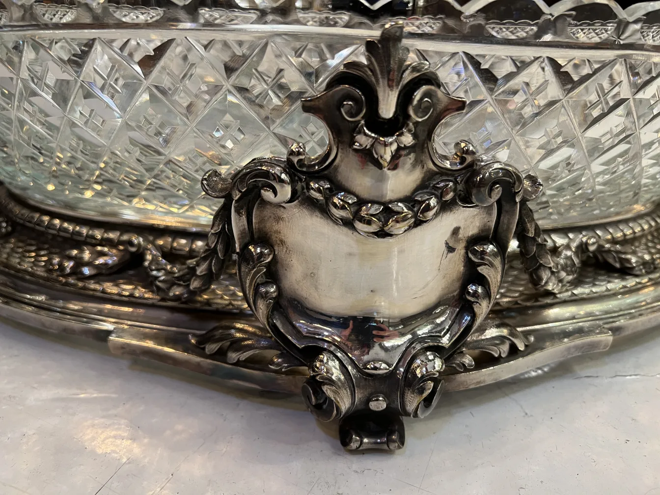 antik blumentopf mit verzierten details und elegantem design