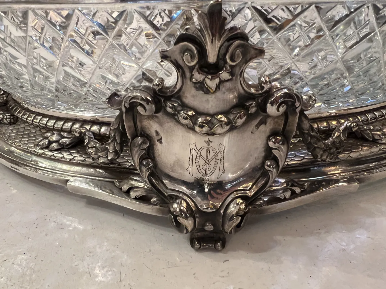 centre de table ancien Christofle avec design élégant