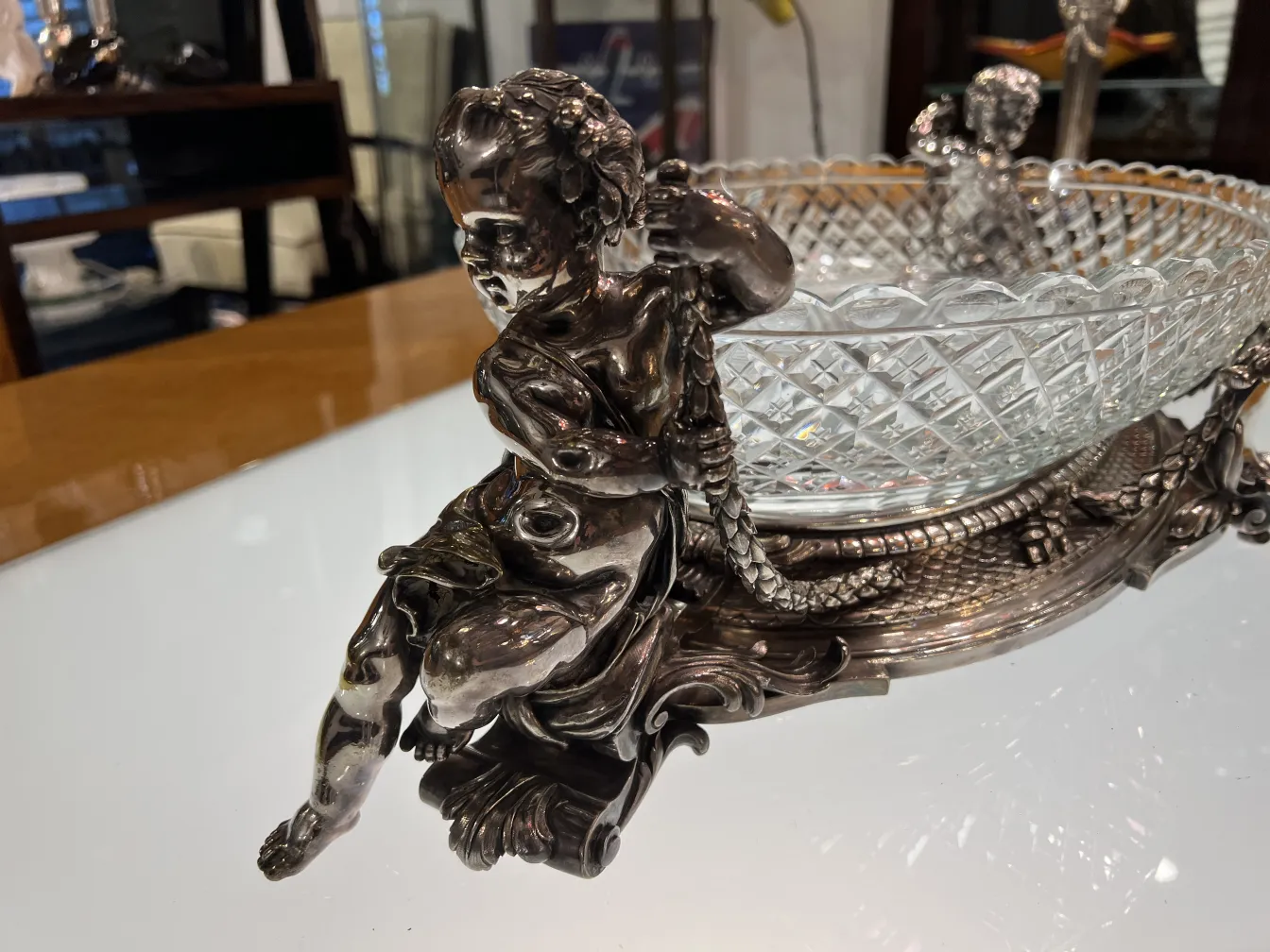 装饰性古董中心装饰品，细节精致