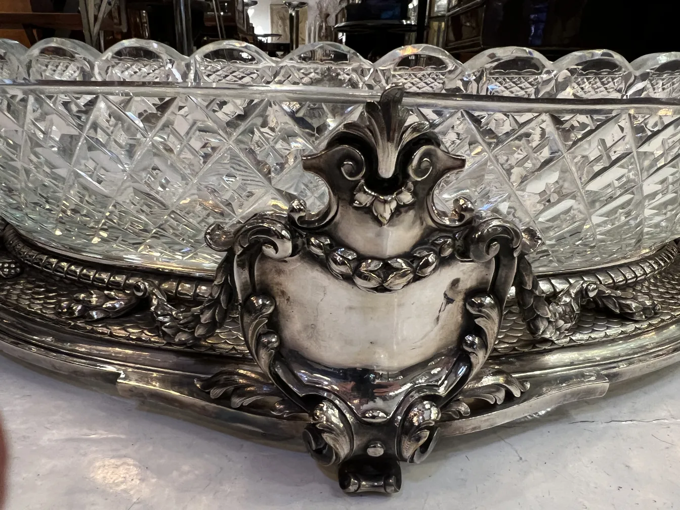 centre de table ancien christofle avec détails ornementaux