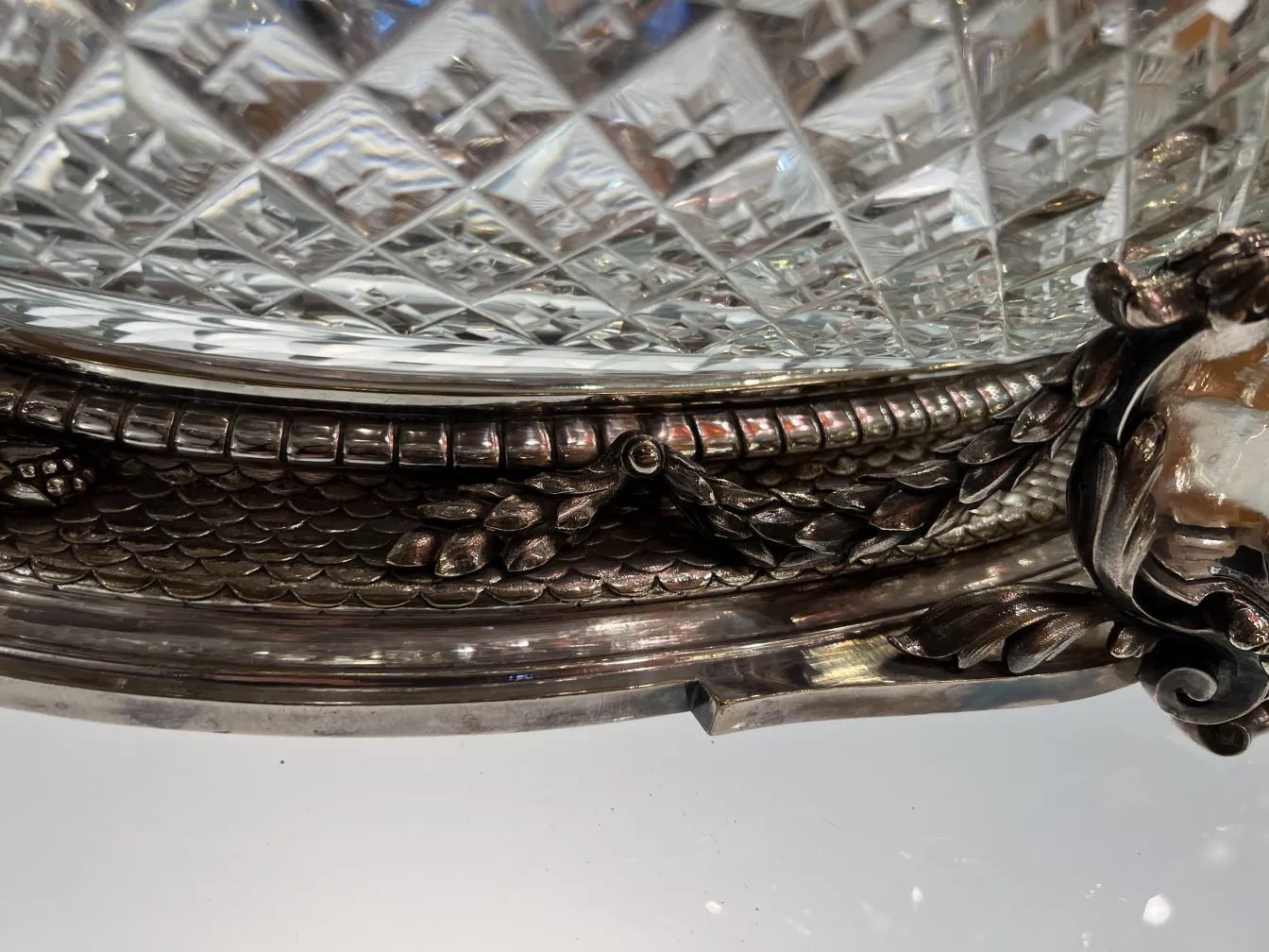 centre de table ancien Christofle avec design orné et cristal