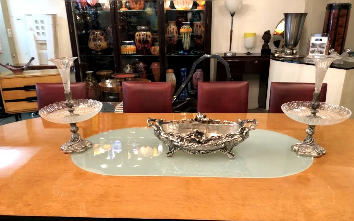 centrotavola antico con candelabri