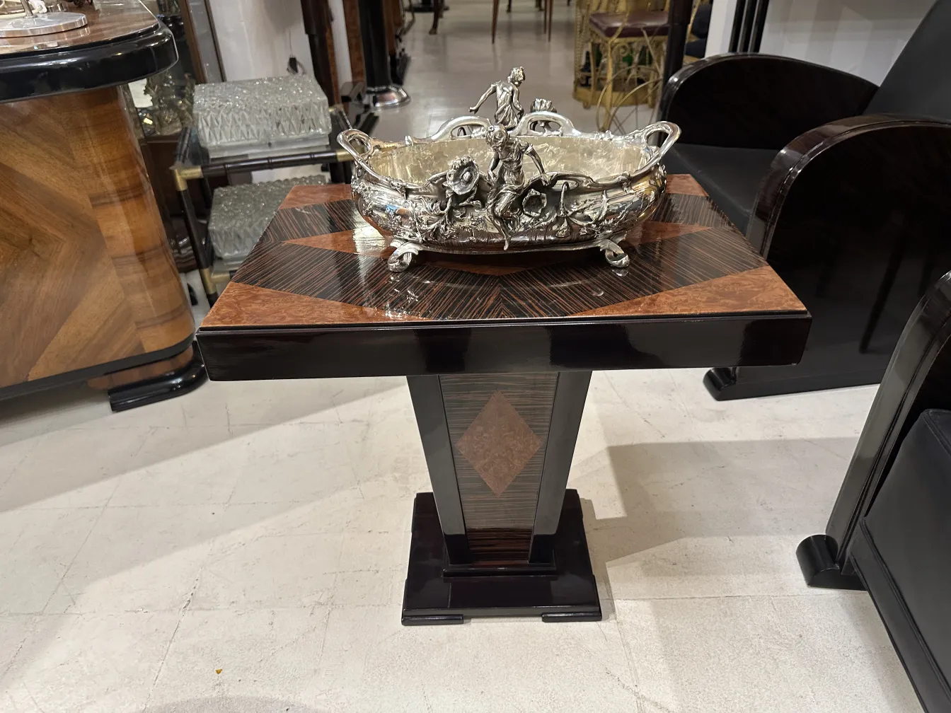 古い装飾的センターピース、複雑なディテール