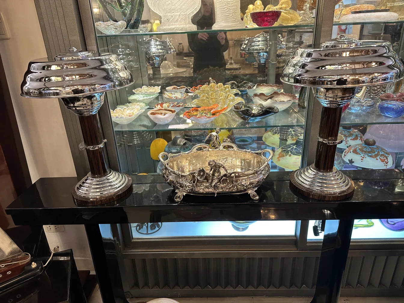 centrotavola antico decorativo con dettagli eleganti