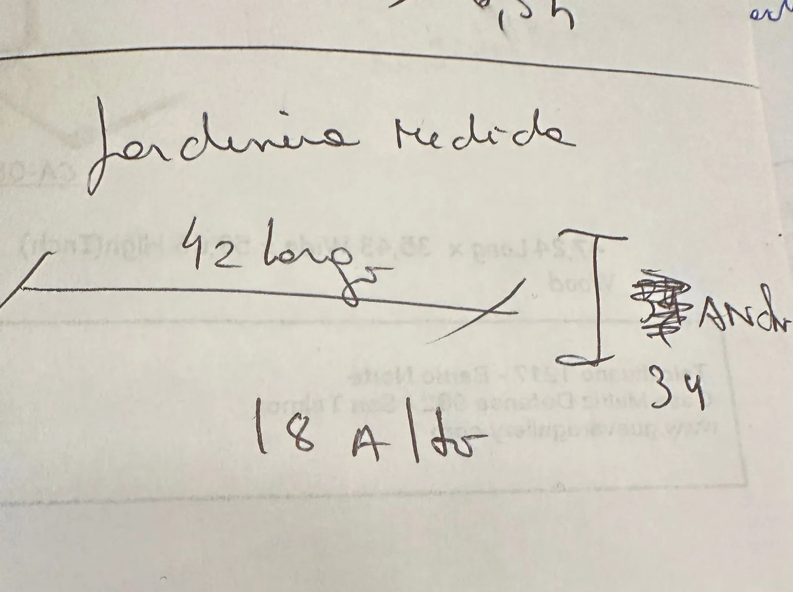 고풍스러운 장식 센터피스, 우아한 형태와 세련된 디테일이 아늑한 환경에 있습니다