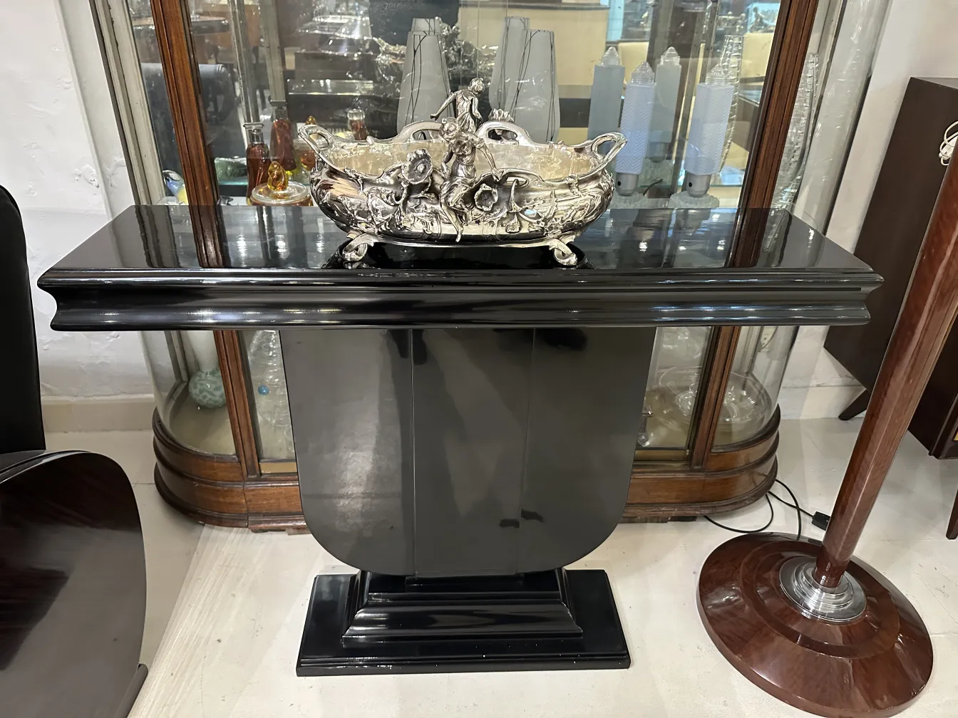 antique centerpiece decoration on black table, elegant and detailed