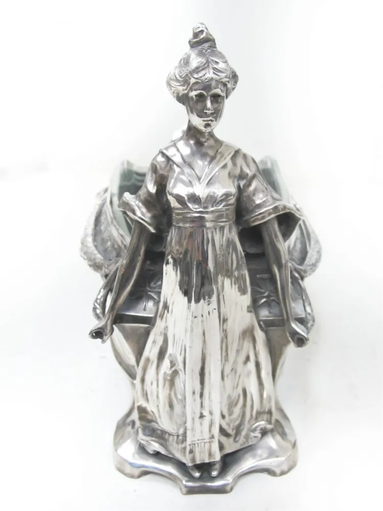 centro de mesa antigo WMF com figura decorativa feminina