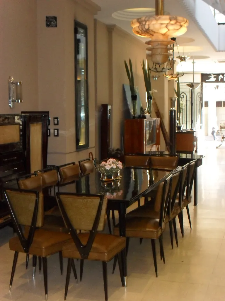 Centro de mesa antigo WMF em ambiente elegante