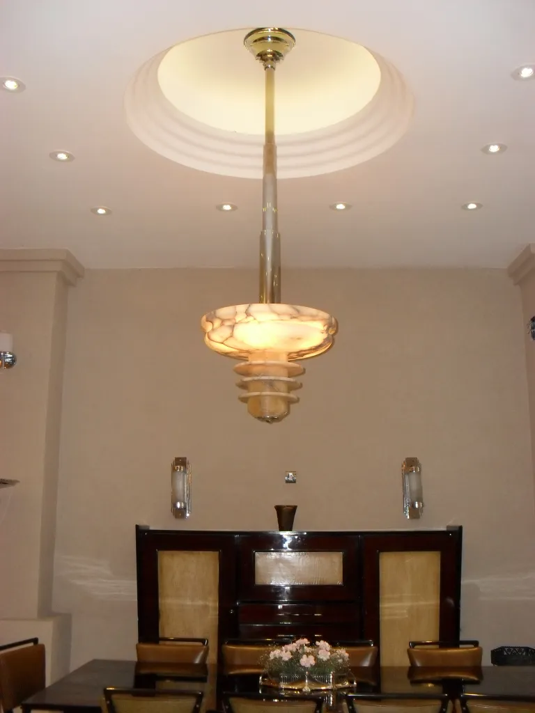 centrotavola WMF antichità in ambiente elegante con fiori