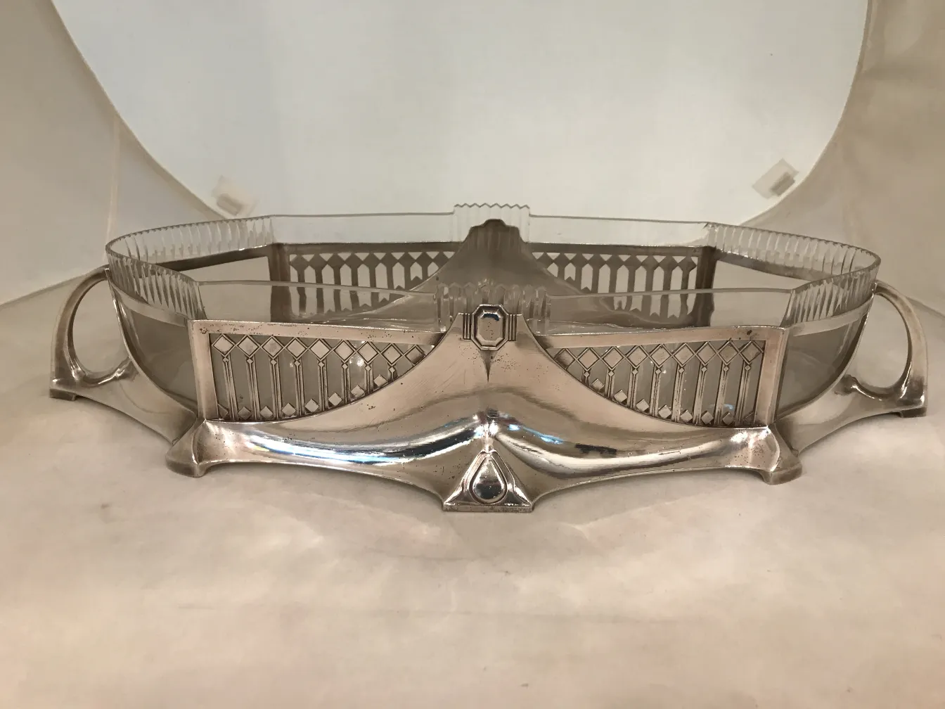 jardinera ancienne wmff avec design ornemental élégant