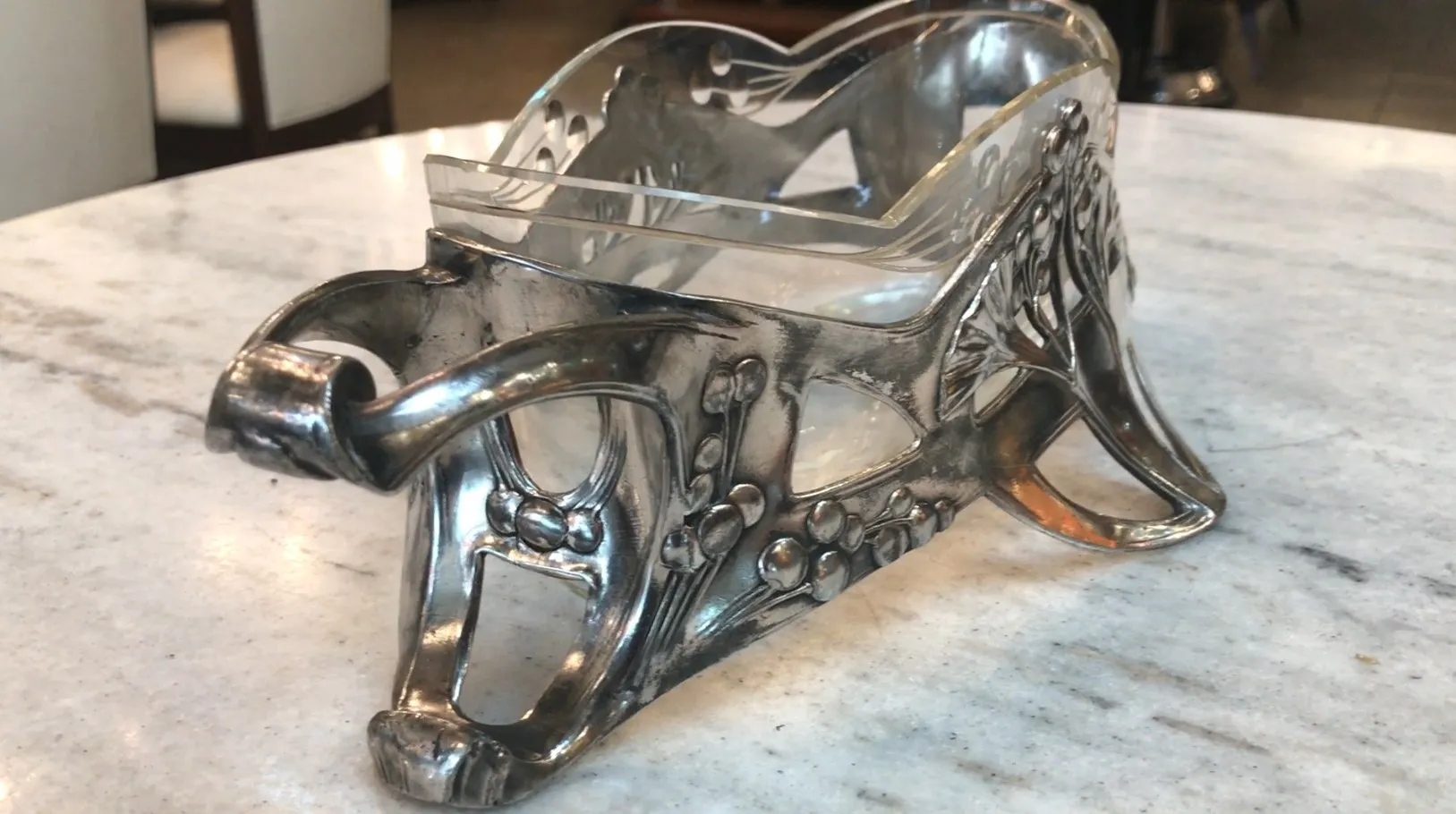 古董WMF中心装饰品，具有装饰设计，提升桌面布置。