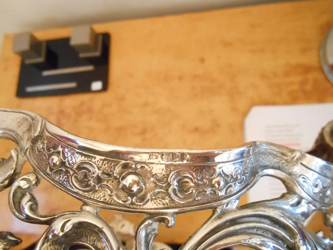 複雑なデザインの古いセンターピースwmf