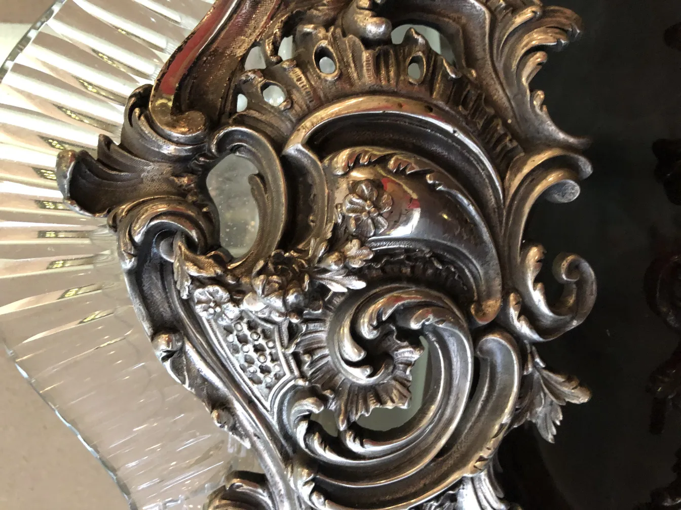 wmf 中心装饰有古老风格的花卉装饰