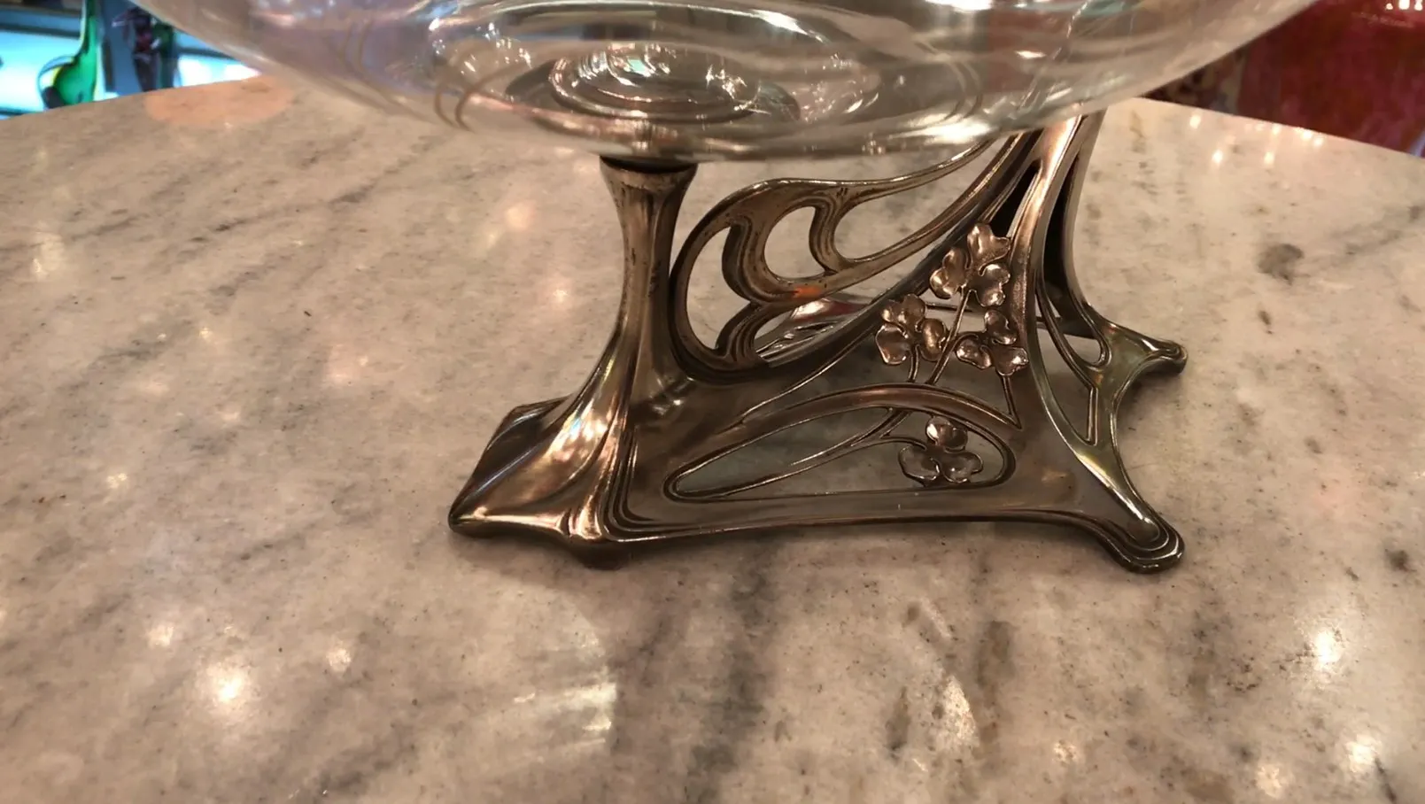 ancien centre de table WMF avec un design de base élégant