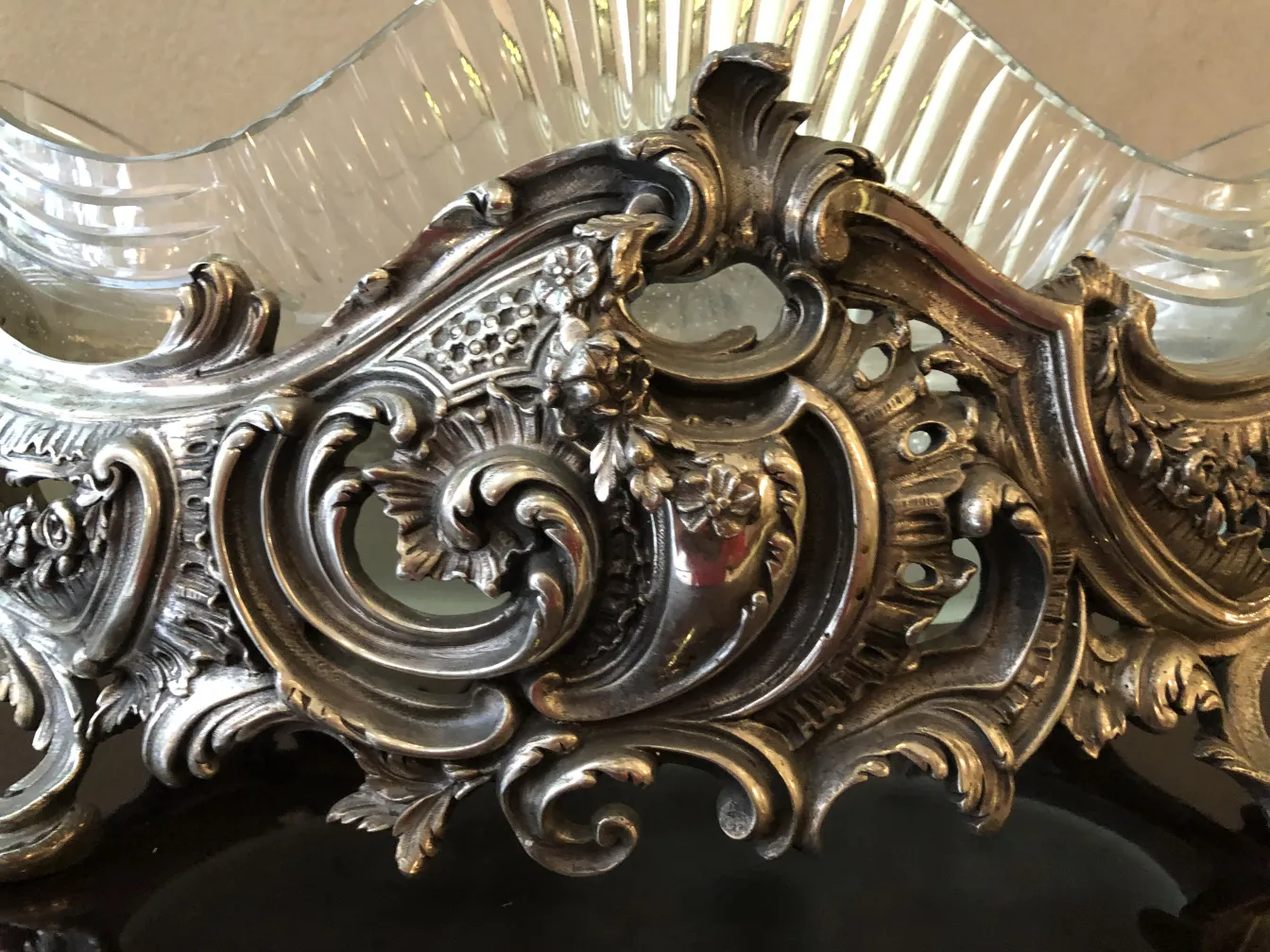 centro de mesa antigo wmf com ornamentação detalhada