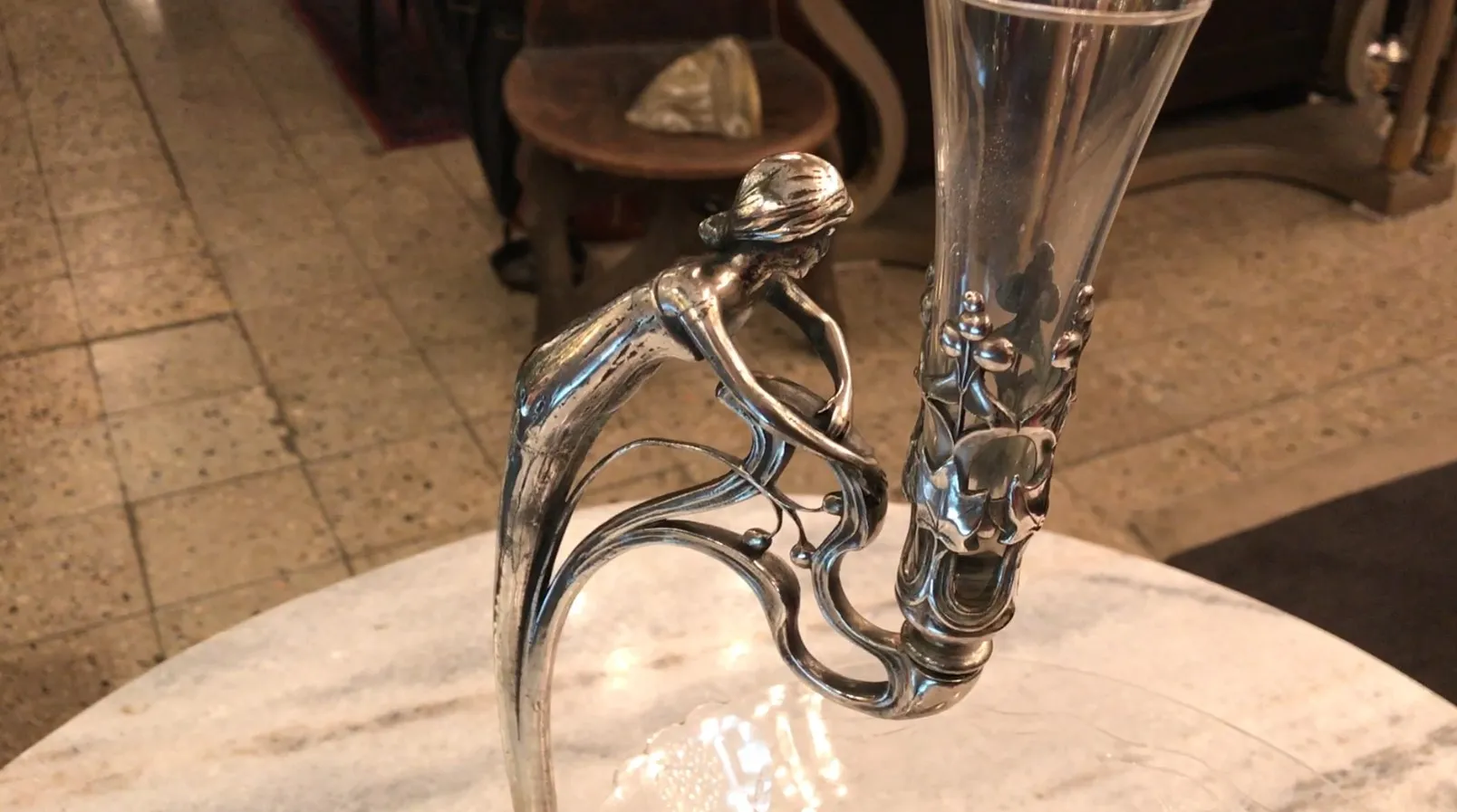 antik blumentöpfe wmfi mit künstlerischer figur auf eleganter basis