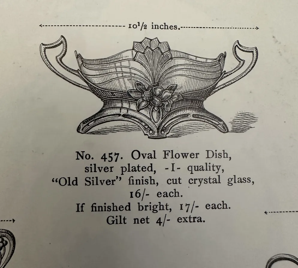 古いセンターピースwmfs曲線デザインと花の詳細付き