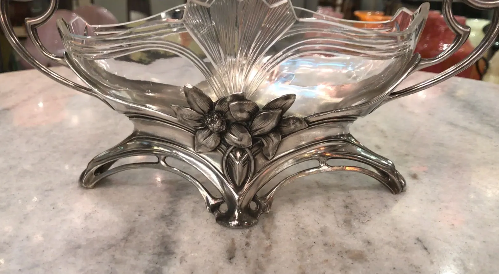 centre de table wmf avec design floral élégant dans un cadre classique