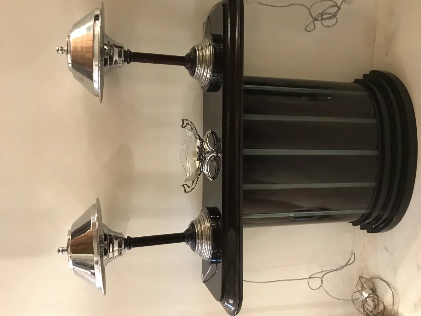 centre de table ancien WMF avec design élégant et éléments décoratifs, présentant des détails visuels attrayants