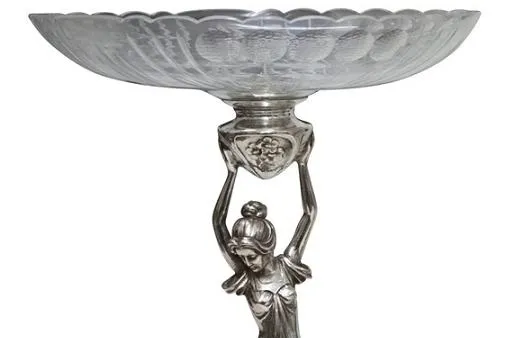 jardinera antigua wmfs con base decorativa y figura femenina, ideal para mesa