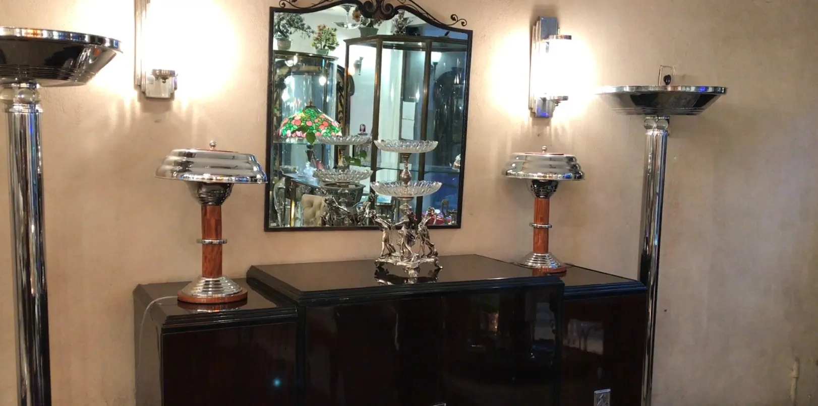 centro de mesa WMF antigo, decorativo, em um ambiente elegante