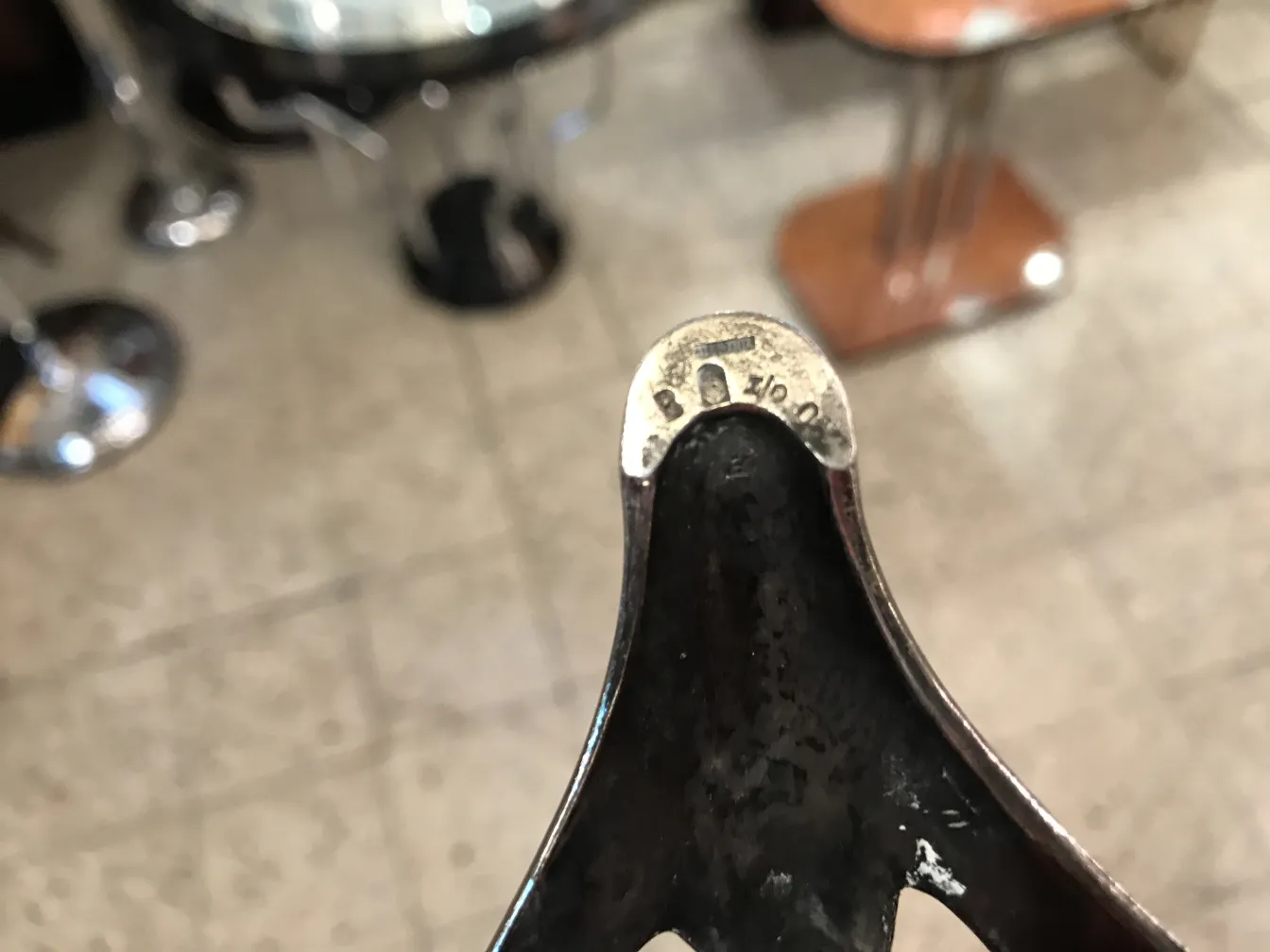 centre de table ancien wmf avec design élégant dans un cadre moderne