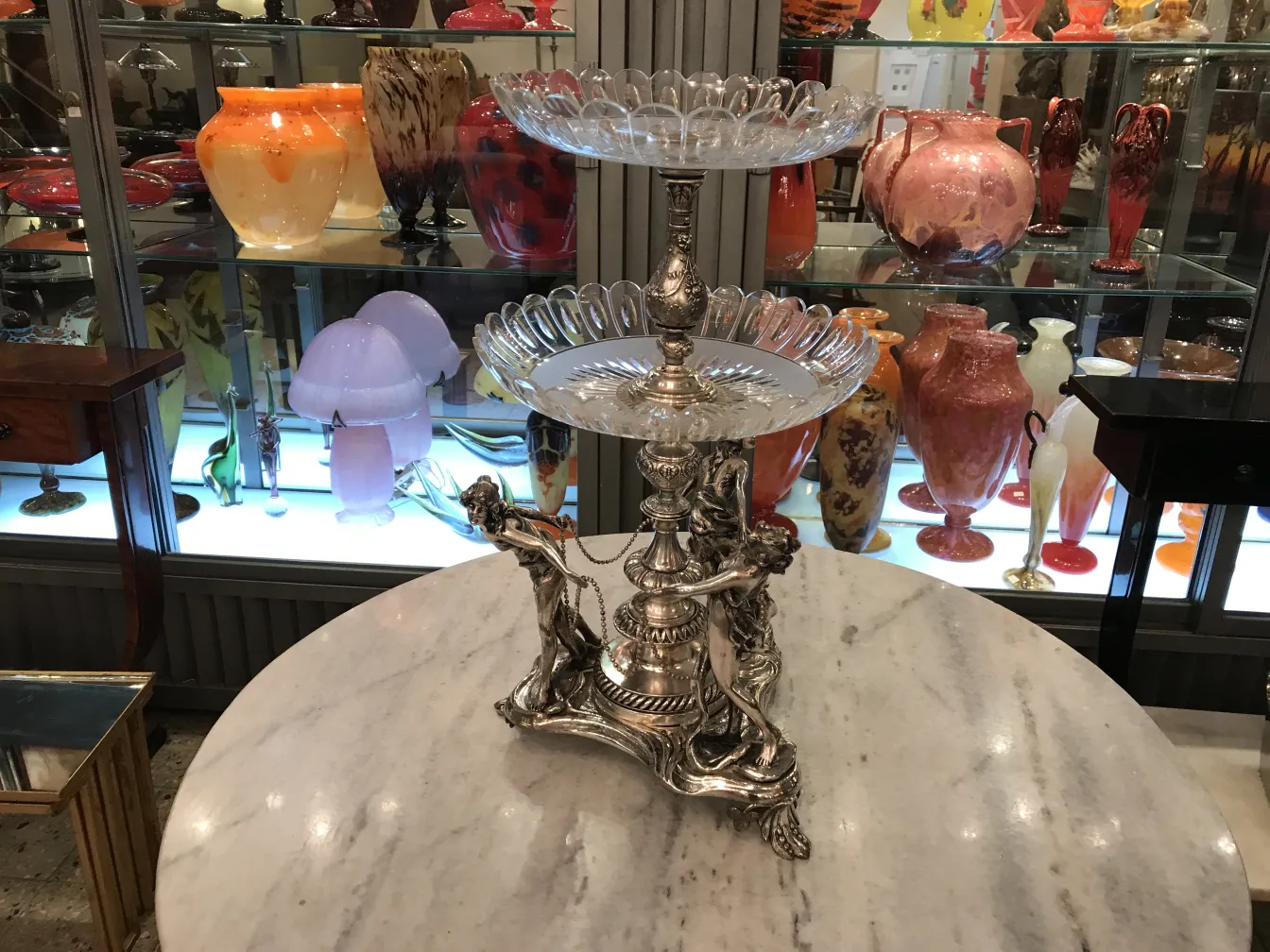 wmf中心装饰品细节复杂，古董环境