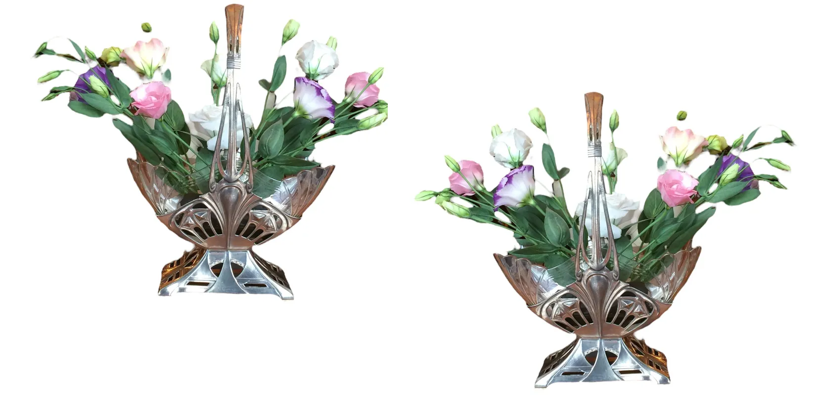 centre de table antique WMF avec des fleurs roses et blanches dans un cadre élégant.