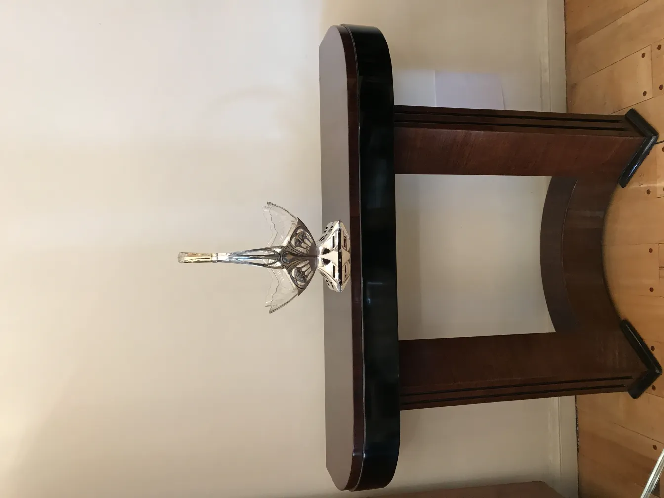 centre de table wmfa sur une table en bois, élégant et décoratif