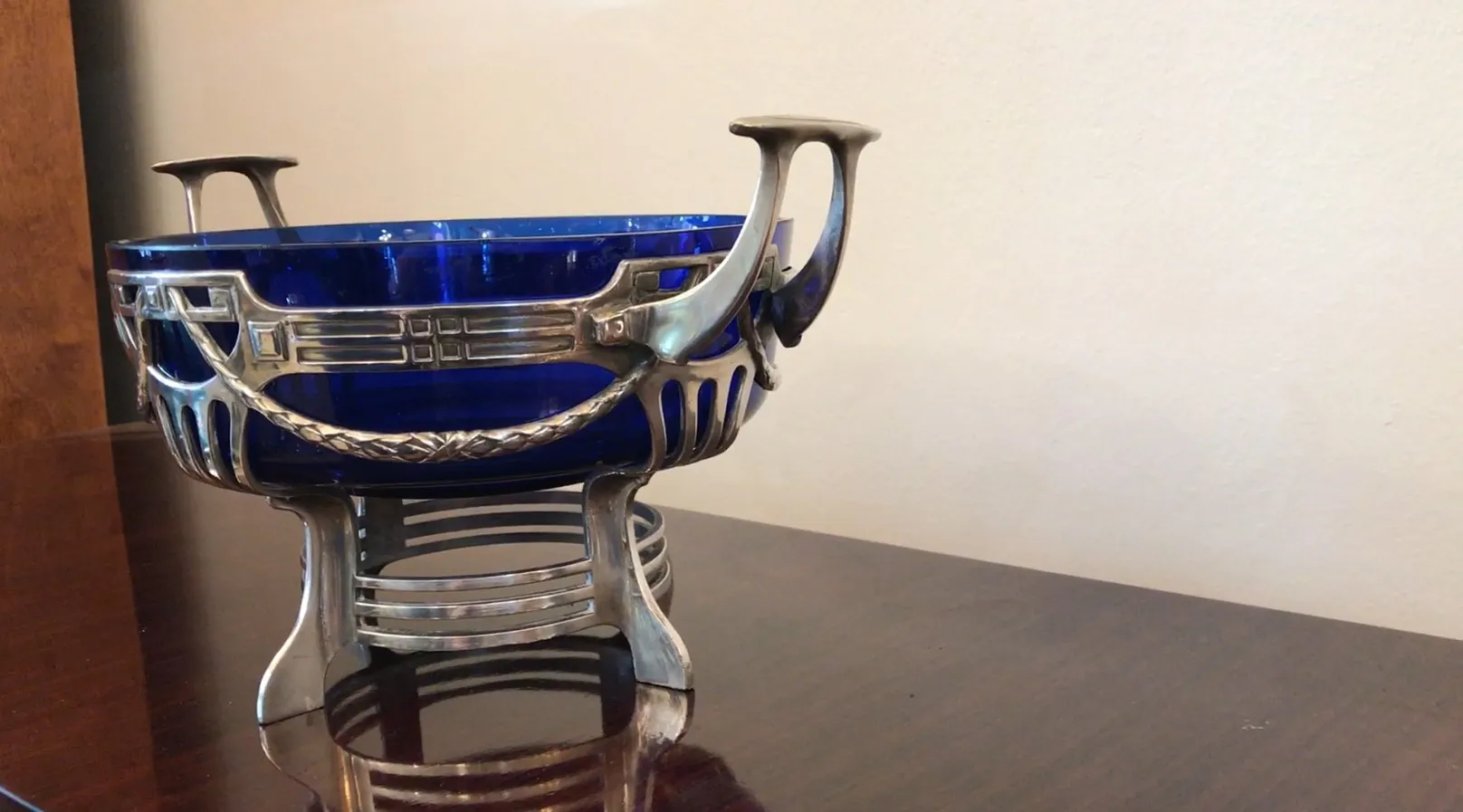 Centro de mesa WMF antigo com design elegante e cor azul