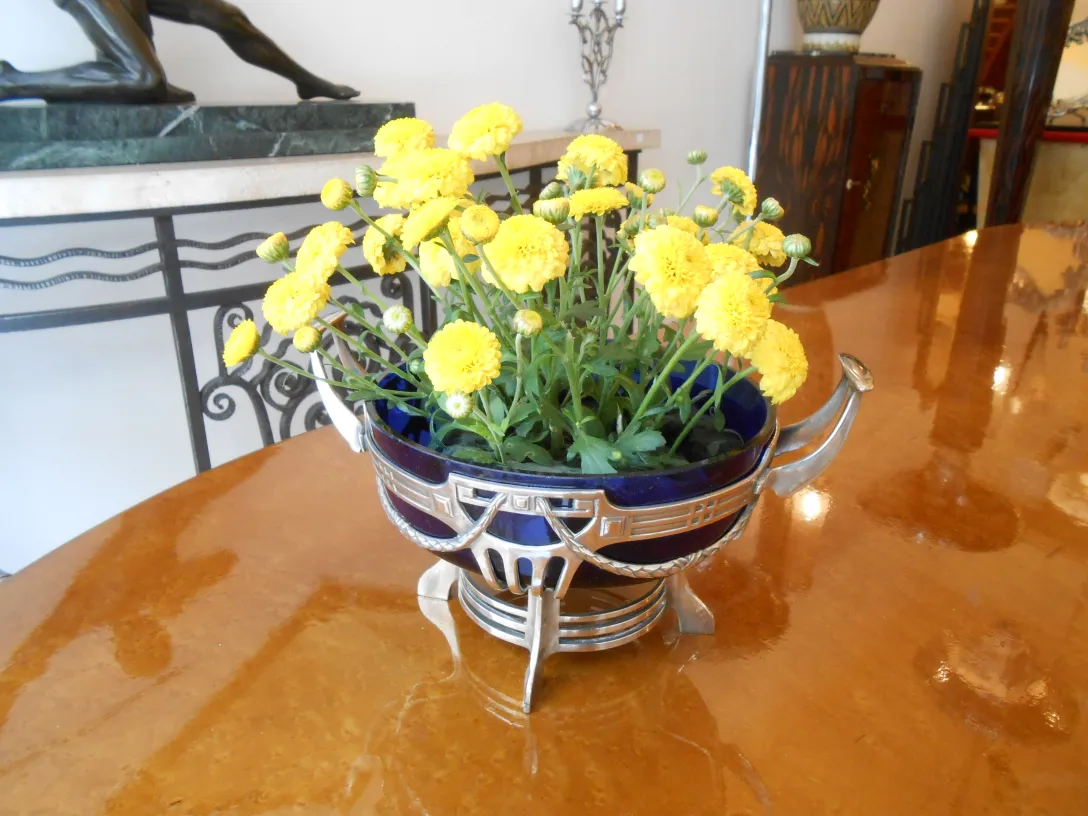 jardinera wmfa ancien avec des fleurs jaunes éclatantes