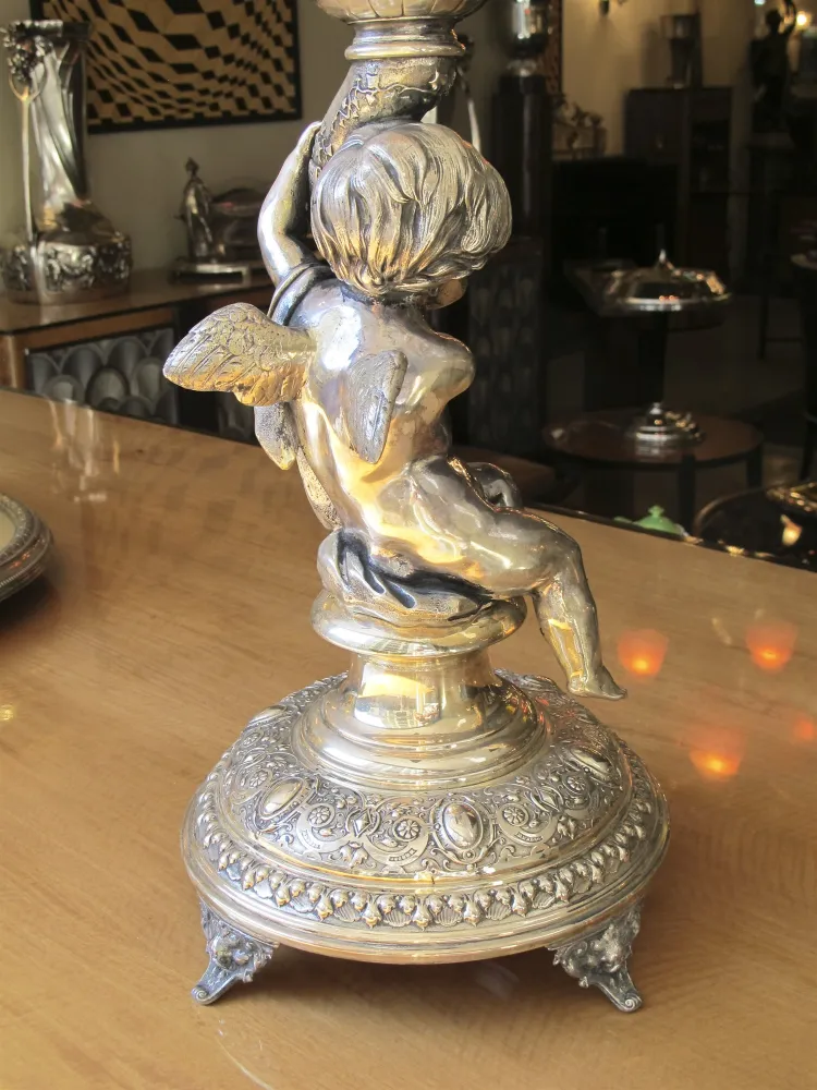 고대 중앙부 장식 wmfr에 천사 조각상