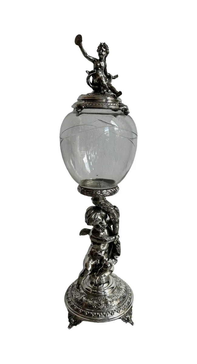 centro de mesa antigo com querubins e design elegante