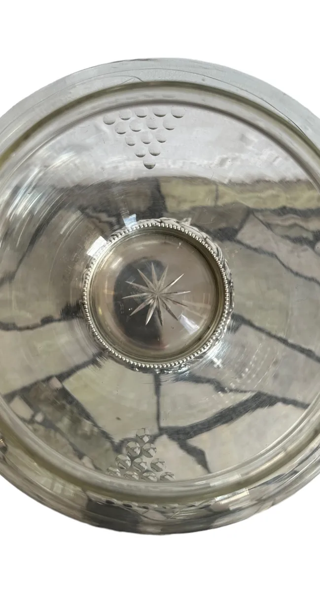 centrotavola WMF decorativo con design elegante, sfondo del tavolo