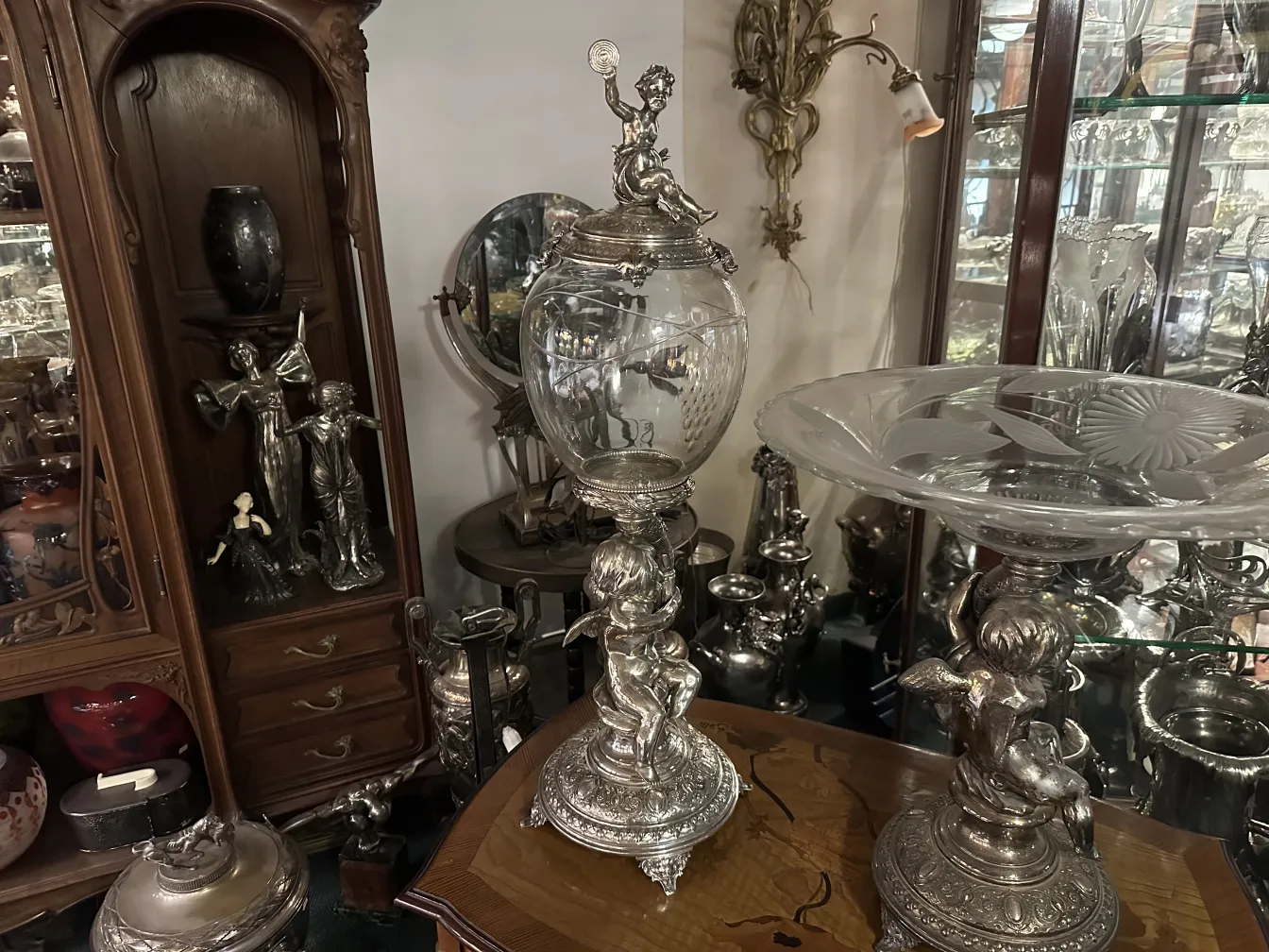 antique wmfs table decoration with ornamental details in a classic setting