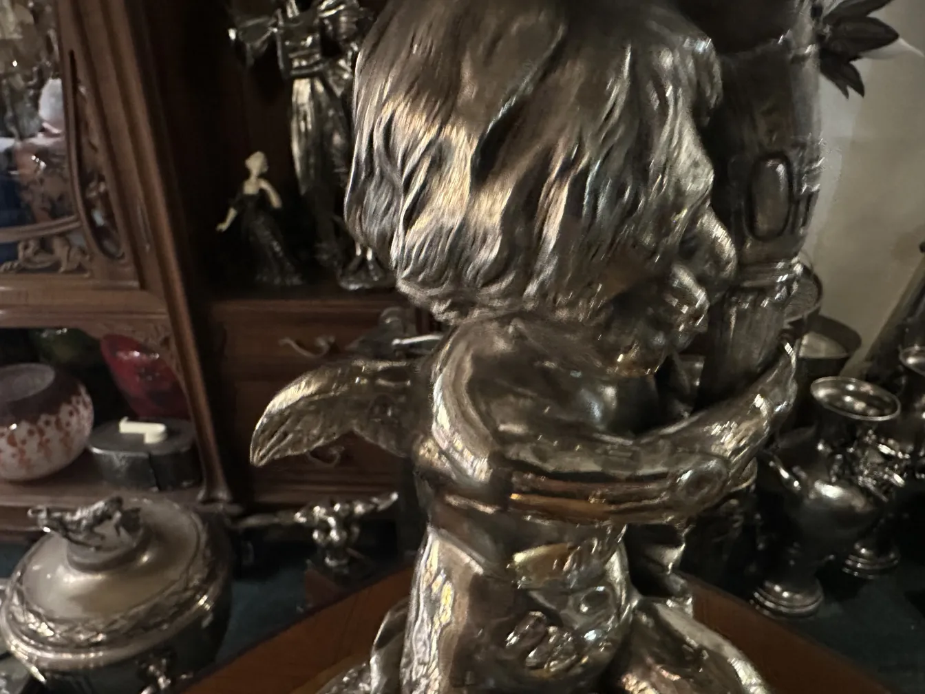 ancienne centre de table wmffrasco avec figure décorative dans un cadre vintage