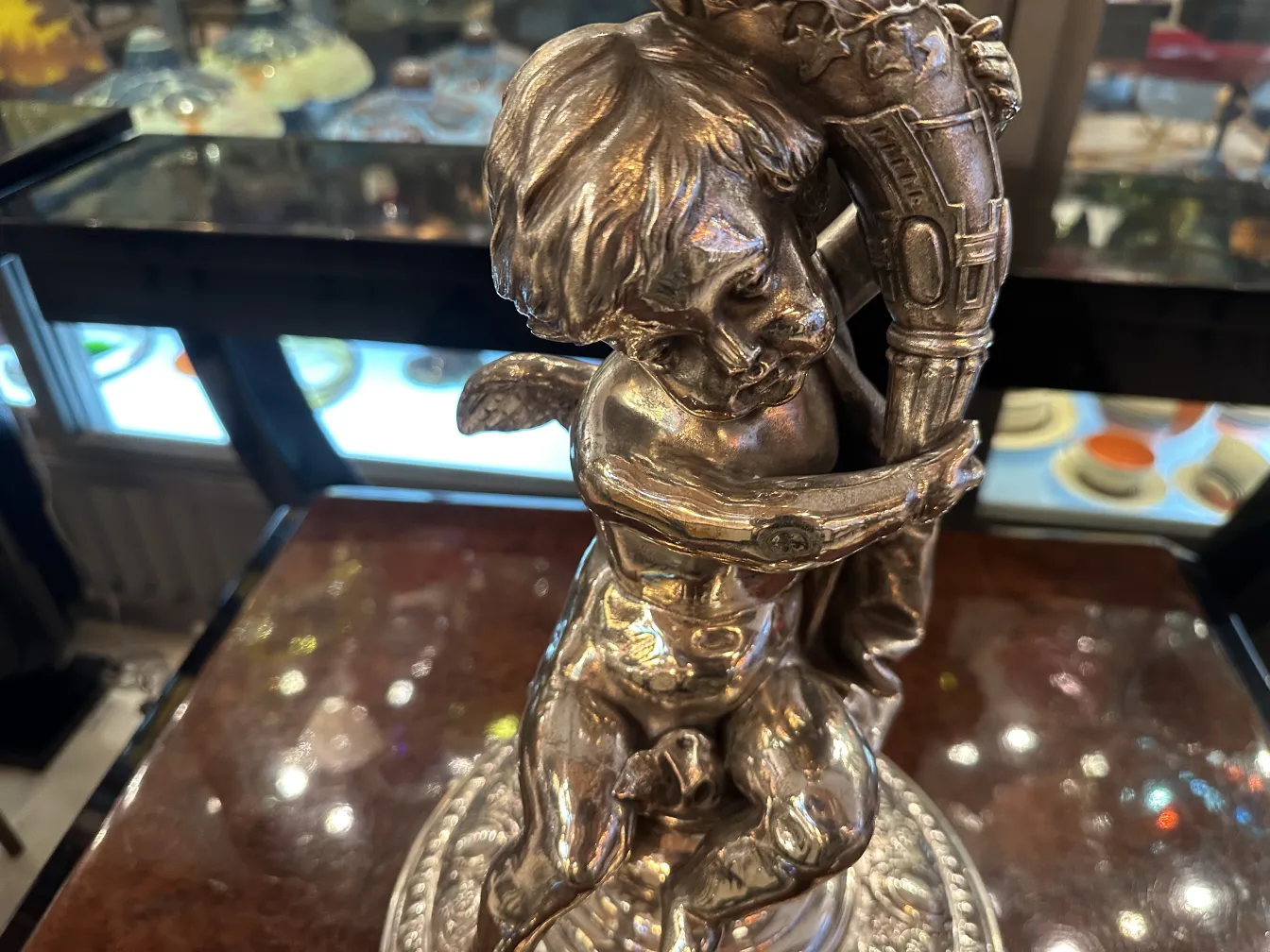 jardinera antigua wmfs con detalle de ángel y base ornamental